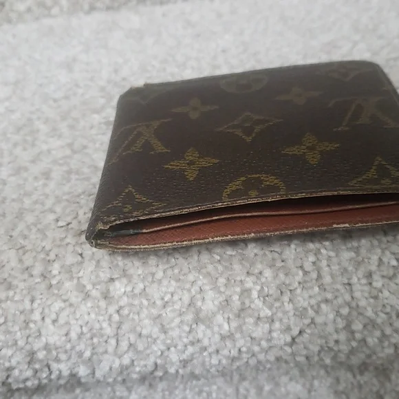 Louis Vuitton Monogram bifold wallet Authentic - Picture 4 of 8